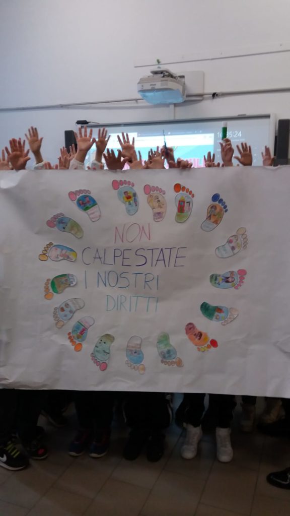 Cartellone sui diritti dei bambini e delle bambine