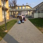 foto dei bambini a piedi